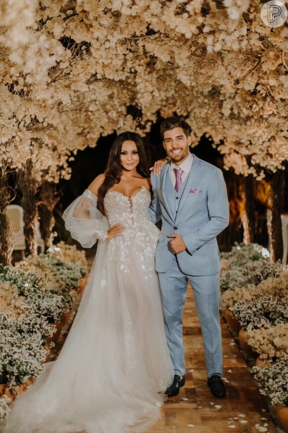 Carol Nakamura divulgou foto de casamento com Guilherme Leonel