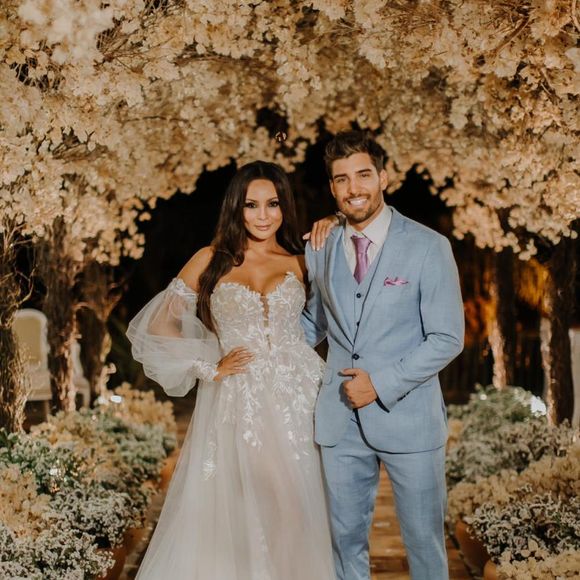 Carol Nakamura divulgou foto de casamento com Guilherme Leonel