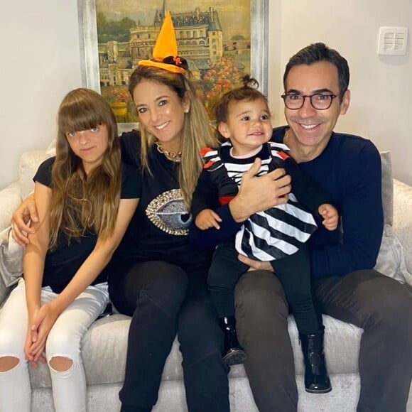 Ticiane Pinheiro divide rotina maternal com o público