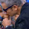 Otaviano Costa beija mão de senhorinha da plateia no 'Amor & Sexo'