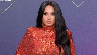 Demi Lovato, J.Lo e mais: os looks das famosas no E! People's Choice Awards 2020