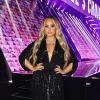Demi Lovato Demi elegeu vestido preto Greta Constantine, com muito brilho, para dar fim à cerimônia no E! People's Choice Awards 2020