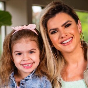 Mirella Santos posta foto com a filha e nota crescimento de Valentina