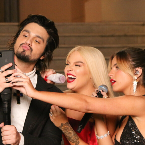 Luan Santana e Giulia Be cantaram juntos em uma live com Luísa Sonza