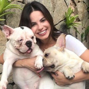 Sthefany Brito relata reação dos pets no convívio com filho recém-nascido: '