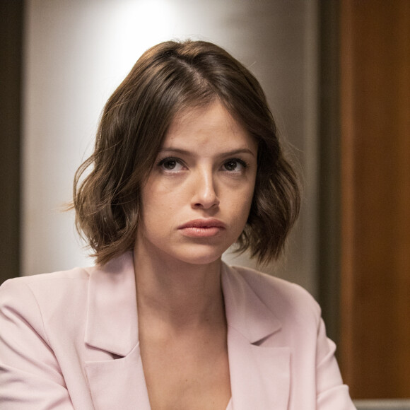 Agatha Moreira continuará com a personagem Giovanna em 'Verdades Secretas 2'
