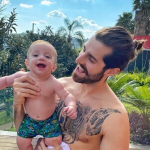 Alok, marido de Romana Novais, é pai coruja de Ravi, de 11 meses