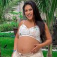 Irmã de Simaria, Simone exibe barriga de gravidez em foto, em 19 de dezembro de 2020