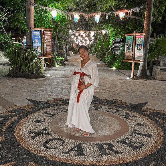 Simone aposta em looks que marcam o corpo na gravidez