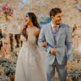 Carol Nakamura e Guilherme Leonel se casam em Búzios, no Rio de Janeiro