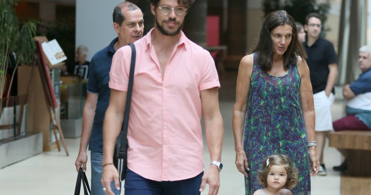 José Loreto se tornou vizinho da exmulher, Débora Nascimento, para ficar mais próximo da filha