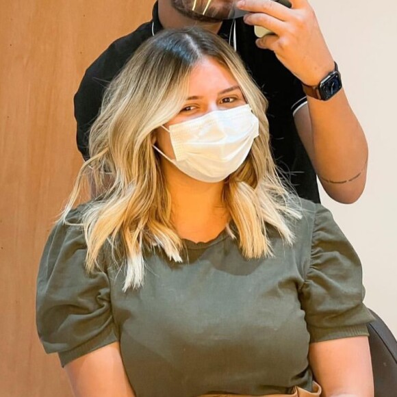 Marília Mendonça aposta em corte estilo long bob mais repicado e abaixo dos ombros