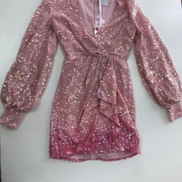 Vestido de paetê de Bruna Marquezine da Ingie Paris pode ser comprado por R$ 3 mil