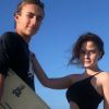 Sophia Valverde e Enzo Krieger posaram juntos em uma praia do Nordeste e agitaram a web