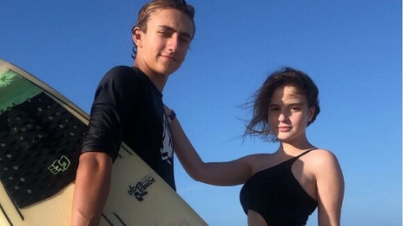 Sophia Valverde curte férias na praia com Enzo Krieger e web reage: 'Shippo'