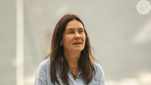 No final da novela 'Amor de Mãe', Thelma (Adriana Esteves) morre após seu aneurisma romper