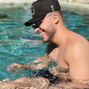 Murilo Huff também recebeu comentário de Marília Mendonça em foto na piscina