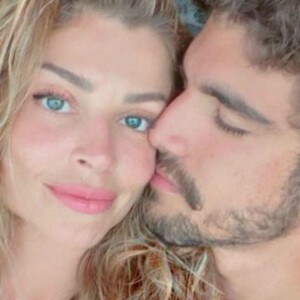 Caio Castro postou primeira foto beijando a namorada, Grazi Massafera