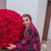 Maiara recebeu um buquê gigante de flores pelos 2 anos de namoro com Fernando Zor