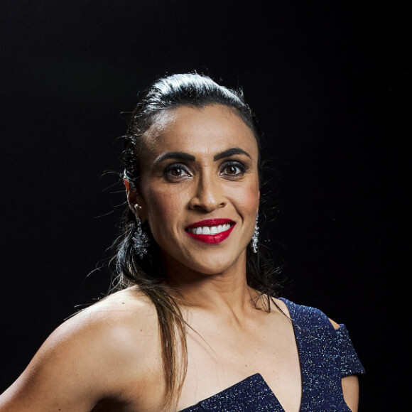 Marta Silva pede namorada em casamento e famosos vibram com noivado: 'Lindas'