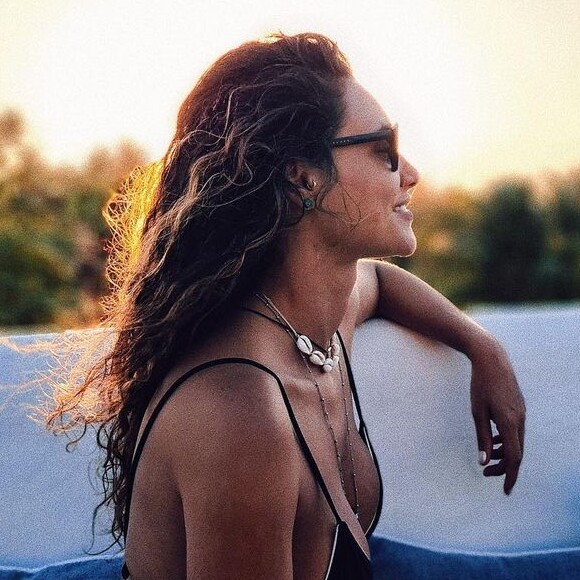 Débora Nascimento e Marlon Teixeira foram vistos em clima de affair no Réveillon no Nordeste