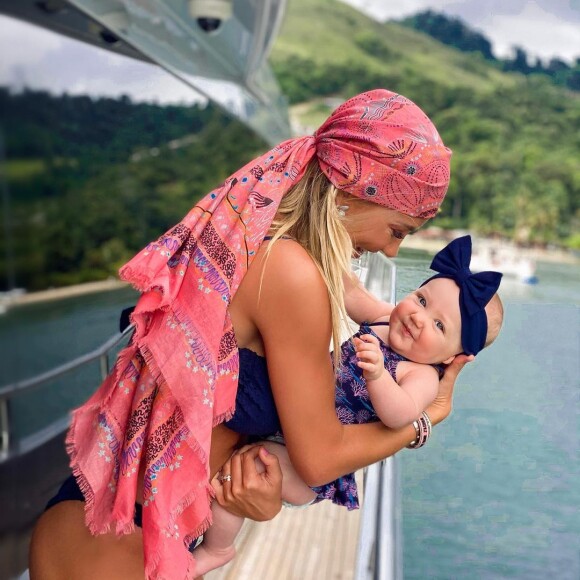 Ana Paula Siebert e filha, Vicky, curtiram viagem para destino de praia juntas