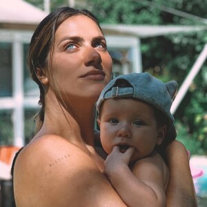 Giovanna Ewbank posa ao ar livre com filho Zyan e encanta web