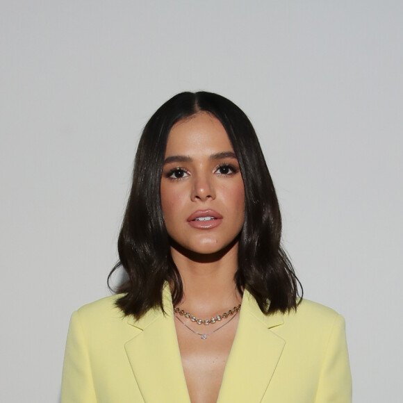Bruna Marquezine foi questionada se seu novo projeto ficaria disponível ao grande público: 'Vim aqui falar isso porque vi gente perguntando se a música ia estar no iTunes'