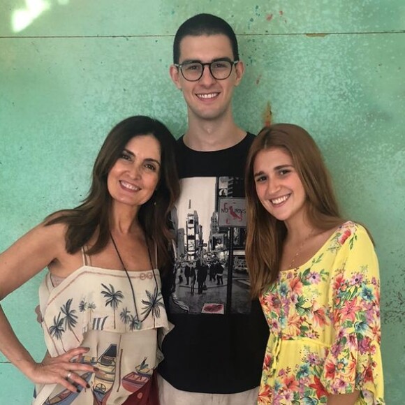 Fátima Bernardes publicou foto com filho, Vinicius Bonemer, e a namorada