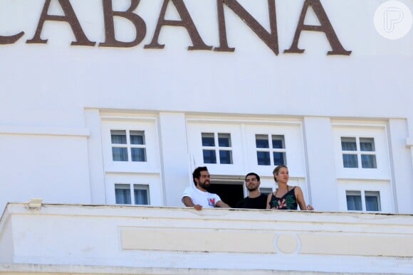 Luana Piovani é clicada em hotel no RJ com novo namorado e amigo