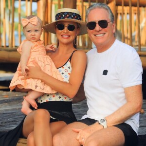 Roberto Justus e Ana Paula Siebert são pais de Vicky, de 8 meses