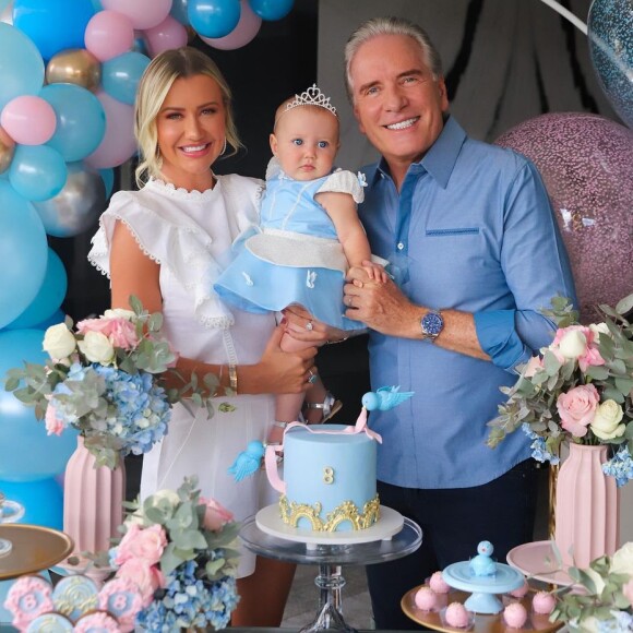 Vicky ganhou uma festa com tema Cinderela de Roberto Justus e Ana Paula Siebert