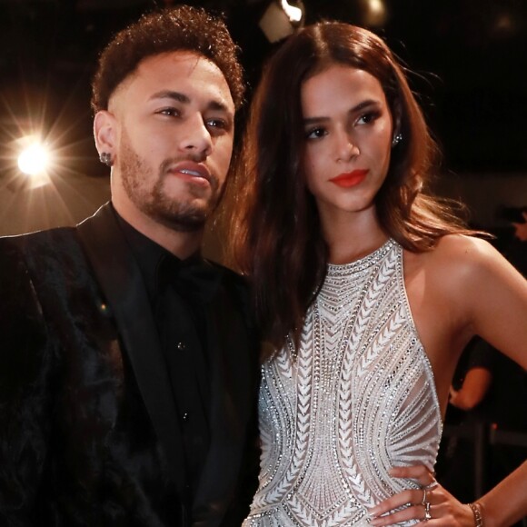 Vídeo de suposto casamento de Marquezine com presença de Neymar viraliza no exterior