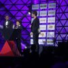 J.P. Rufino recebe troféu por Mel Maia no Prêmio Extra de Televisão