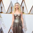 Jennifer Lawrence brilhou com um vestido metalizado no Oscar 2018: o tom ouro velho e alças bem finas deram o toque especial ao look