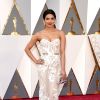 Priyanka Chopra apostou num vestido com renda e transparência no Oscar 2016. Sexy-sem-ser-vulgar!