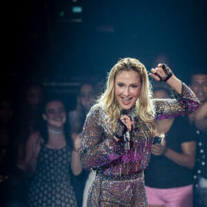 Claudia Leitte se emocionou ao voltar a fazer shows depois de meses de isolamento