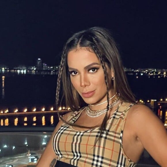 Anitta falou sobre sua internação e tranquilizou os fãs