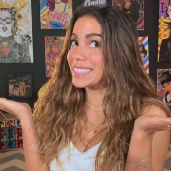 Anitta desmentiu boatos sobre estar com coronavírus
