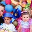 Filha de Zé Neto usa vestido com plumas em festa de 9 meses: 'Carnaval da Angelina'