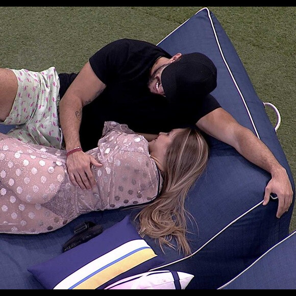 'BBB 21': Carla Diaz se afirmou 'incontrolável' após beijar Arthur