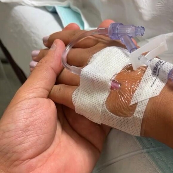 Simone, dupla de Simaria, comemora nascimento de Zaya: 'Estou muito emocionada em ter minha filha em meus braços. Ela é linda e, agora sim, nossa família ficou completa'