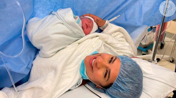 Simone revela rosto da filha, Zaya, após dar à luz: 'Ela é linda'