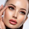  Sombra líquida ajuda na fixação da maquiagem nos olhos 
  
  