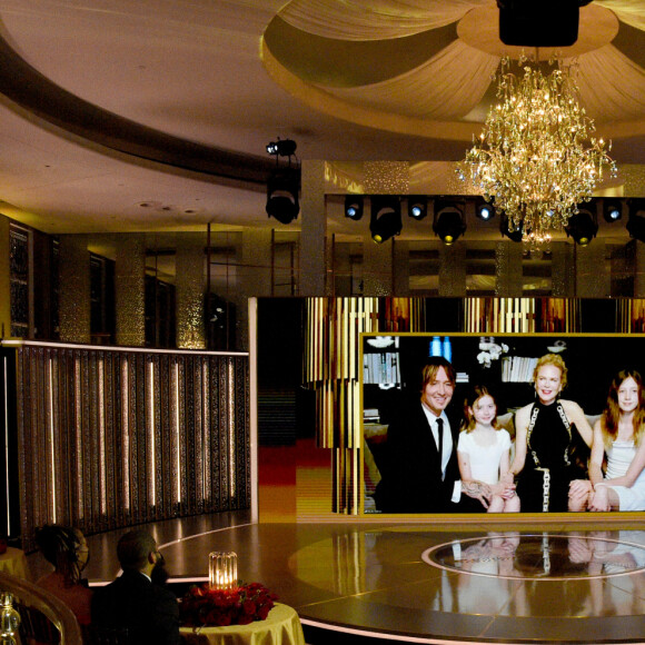 Nicole Kidman chamou atenção da web por look glamouroso no Globo de Ouro 2021