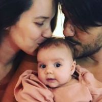 Nathalia Dill e Pedro Curvello enchem filha de beijos nos 2 meses de Eva. Foto!