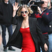 Jennifer Lawrence veste look sensual ao chegar em talk show dos EUA