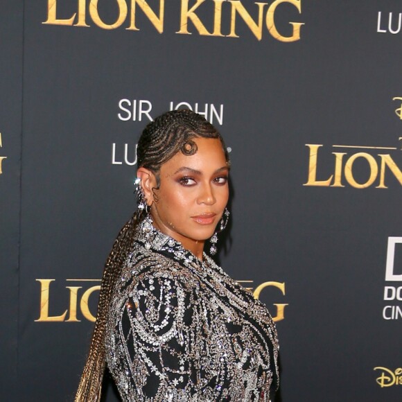 Beyoncé usou um vestido brasileiro no clipe de 'O Rei leão'