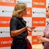 Leticia Spiller vai ao lançamento de iPhone no Brasil