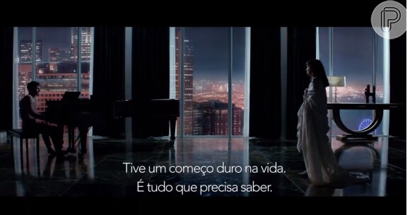 Christian Grey (Jamie Dornan) e Anastasia Steele (Dakota Johnson) formam um par romântico em 'Cinquenta Tons de Cinza'